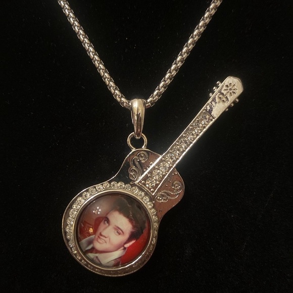 Elvis Snap Button Necklace - Picture 2 of 7
